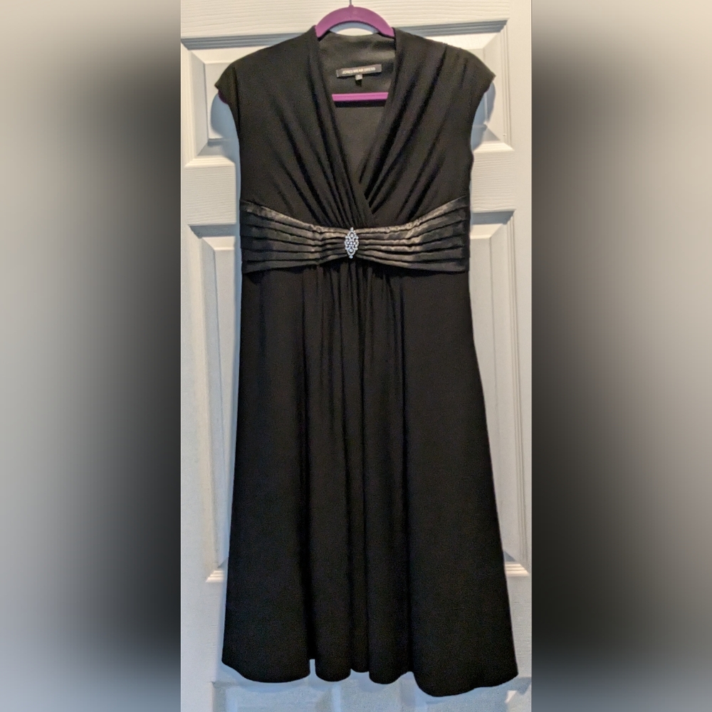 Jones NY, Jones Wear Dress with Satin Cummerbund and crystal detail, size 6